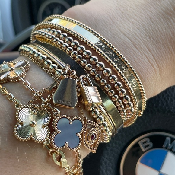 Meet your Posher, Nadia - Picture 2 of 2